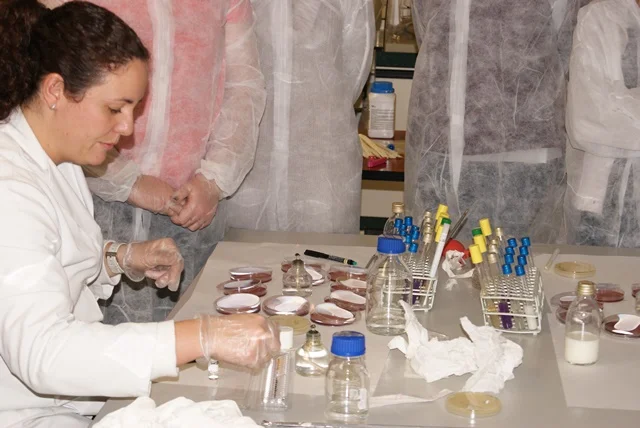 Finaliza el curso de «microbiológia aplicada 2014»