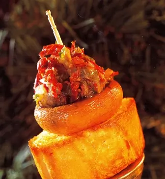 Pincho de champiñón con jamón