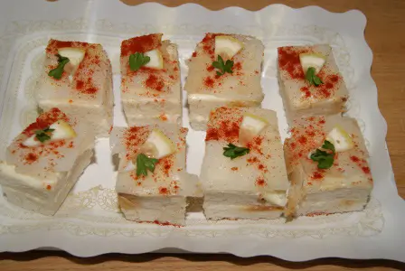 Canapé de bacalao ahumado