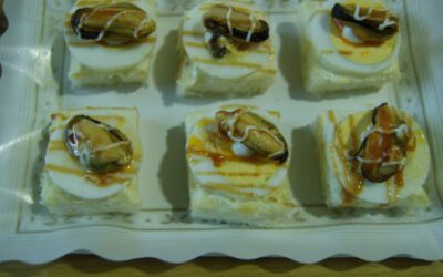 canapé de huevo cocido y mejillón