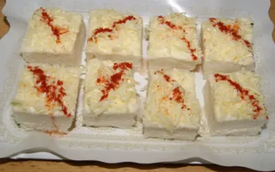 Canapé de queso rallado