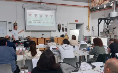 Expertos comparten conocimientos sobre la cata de café