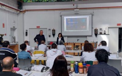 Ricardo Oteros, CEO de Supracafé y representante de la SCA en España, visita el aula del café