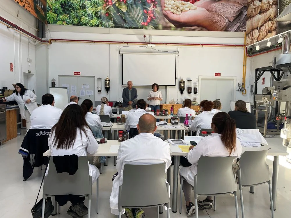 Judith Castro Gómez visita el Aula del Café