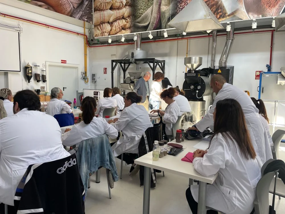 Judith Castro Gómez visita el Aula del Café