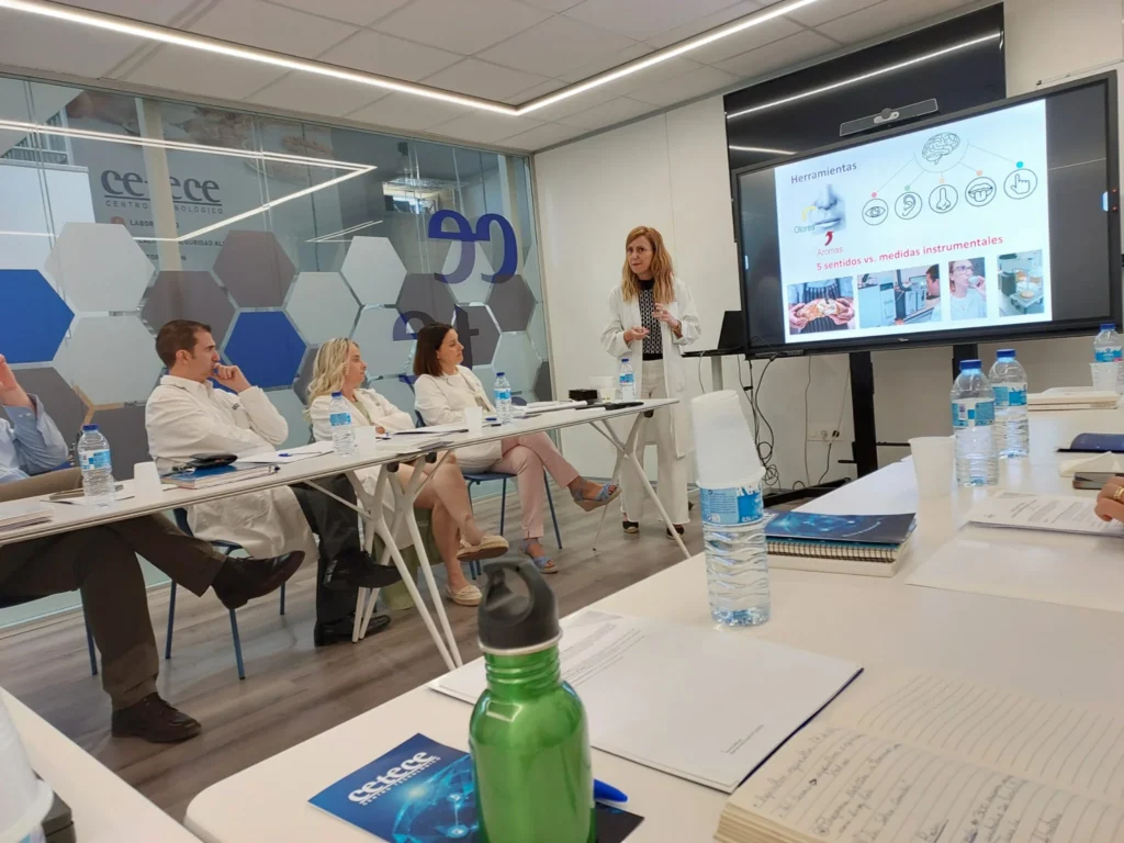 Calidad alimentaria e industrial en la visita intercentros al CETECE Calidad alimentaria e industrial en la visita intercentros al CETECE