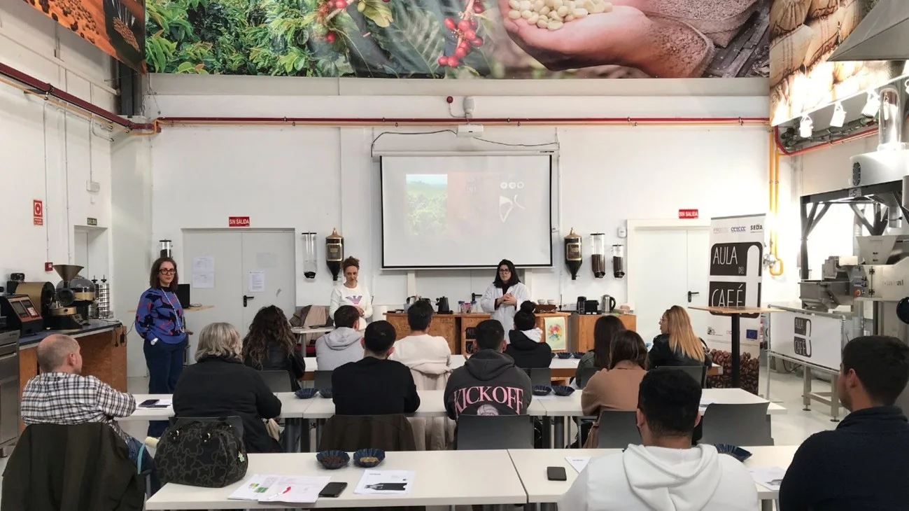 El Aula del Café de Palencia acoge a los alumnos del Curso Internacional de Sumiller Profesional con una formación impartida por CETECE