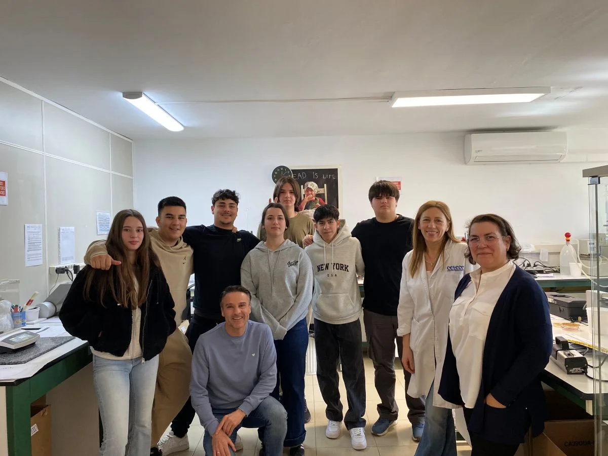 Del obrador al laboratorio: así fue la visita del  IES de Sahagún a CETECE