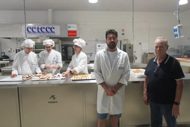 El Cetece dona pan y repostería a 60 familias necesitadas cada semana